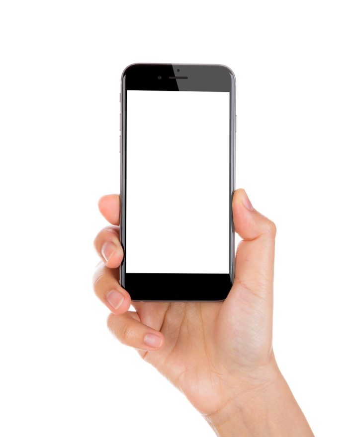 电话查询 App 主界面展示：手机屏幕上并排显示号码归属地卡片与陌生来电标记列表，背景是清晨窗边书桌的柔和光线，氛围安静清爽